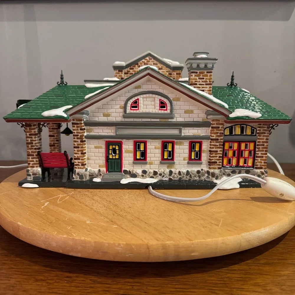 Department 56 Village Train Station Snow Village 55331 w/ Box